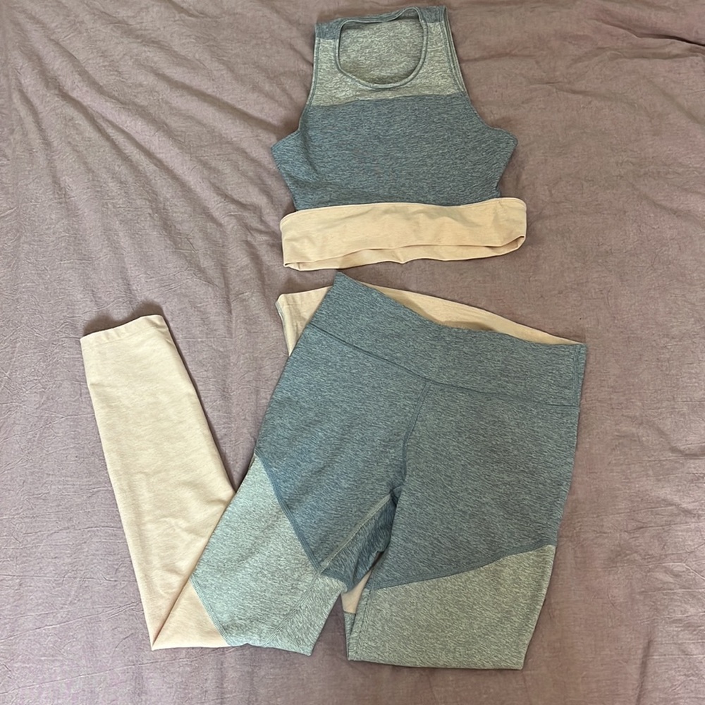 Outdoor Voices Blue and Cream Leggings Size Small